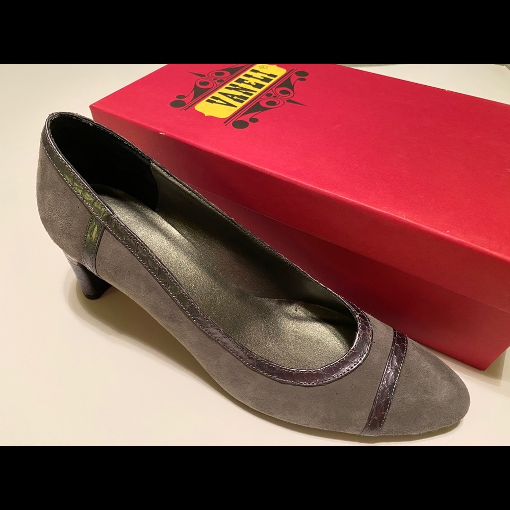 Vaneli shoes 8.5 S New
